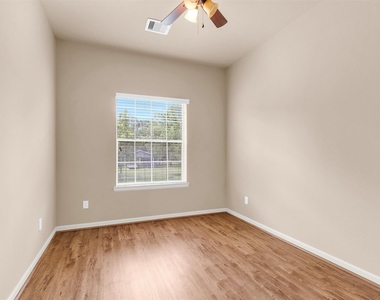 26152 Avenue E - Photo Thumbnail 20