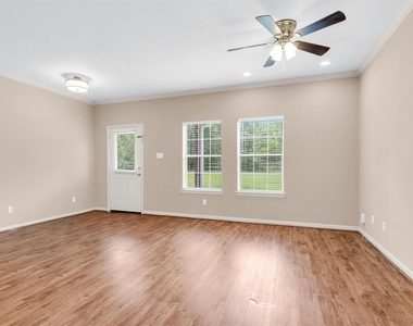 26152 Avenue E - Photo Thumbnail 5