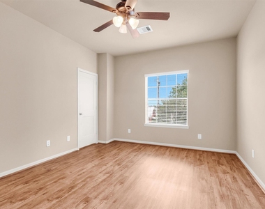 26152 Avenue E - Photo Thumbnail 16