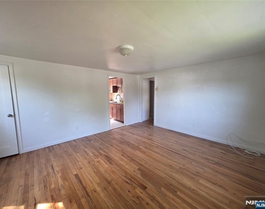 55 Midland - Photo Thumbnail 3