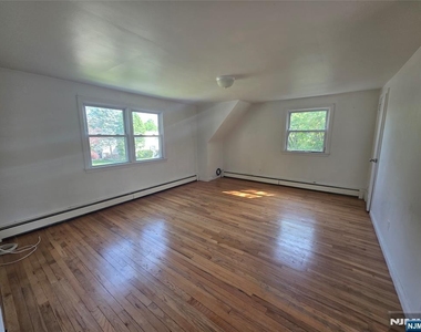 55 Midland - Photo Thumbnail 2