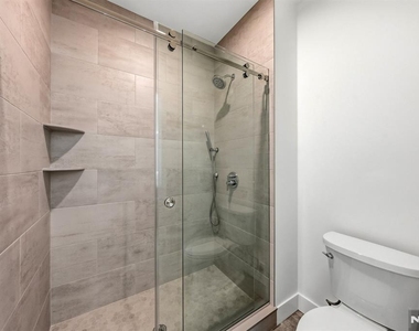 561-565 Broadway - Photo Thumbnail 17