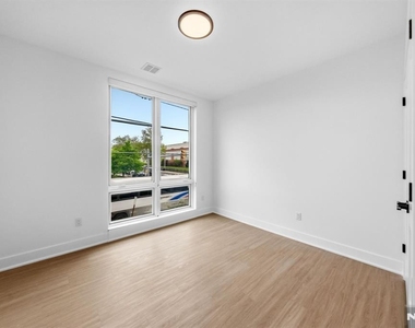 561-565 Broadway - Photo Thumbnail 9