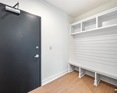 561-565 Broadway - Photo Thumbnail 3