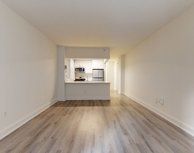 10 Hanover Square - Photo Thumbnail 2