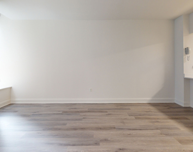 10 Hanover Square - Photo Thumbnail 3