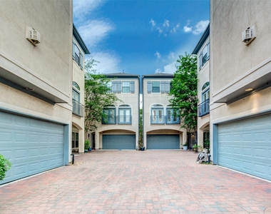 1916 W Bell Street - Photo Thumbnail 16