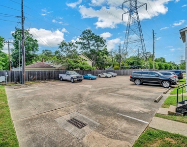 770 Memorial Mews Street - Photo Thumbnail 20