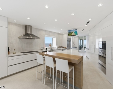 8665 Bay Colony Drive - Photo Thumbnail 19