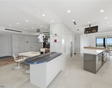 8665 Bay Colony Drive - Photo Thumbnail 17