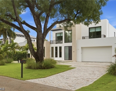 590 6th Avenue N - Photo Thumbnail 11