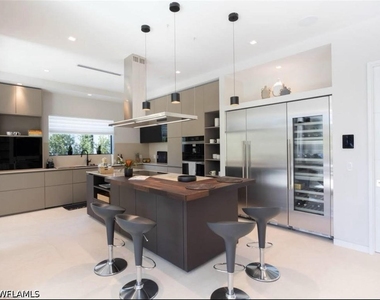 590 6th Avenue N - Photo Thumbnail 1