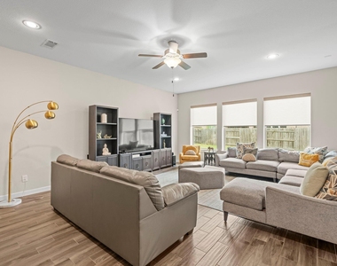 6811 Andorra Cove Circle - Photo Thumbnail 7