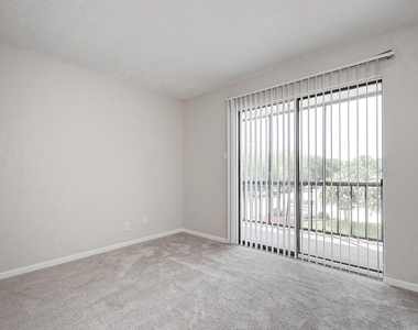 10110 Forum West Drive - Photo Thumbnail 6