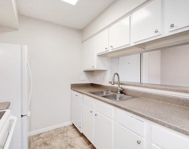 10110 Forum West Drive - Photo Thumbnail 4