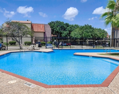 10110 Forum West Drive - Photo Thumbnail 3