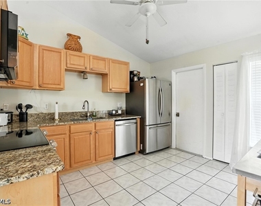 324 Nw 24th Terrace - Photo Thumbnail 10