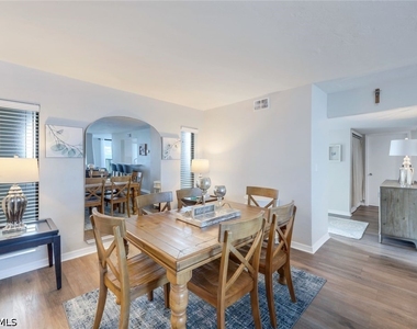10475 Gulfshore Drive - Photo Thumbnail 7