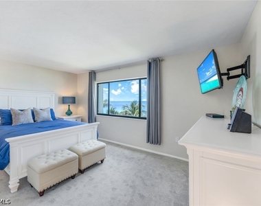 10475 Gulfshore Drive - Photo Thumbnail 8