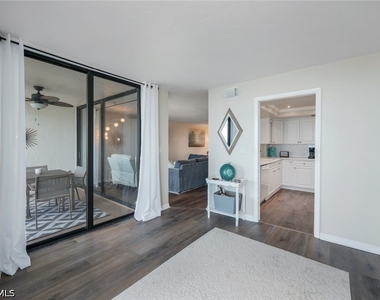 10475 Gulfshore Drive - Photo Thumbnail 6