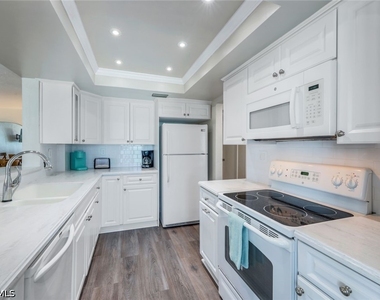 10475 Gulfshore Drive - Photo Thumbnail 3