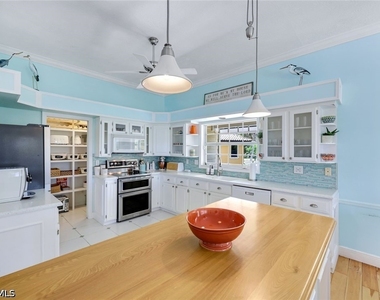 203 San Mateo Drive - Photo Thumbnail 7