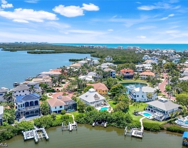 203 San Mateo Drive - Photo Thumbnail 2