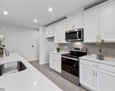 4676 Arboretum Circle - Photo Thumbnail 7