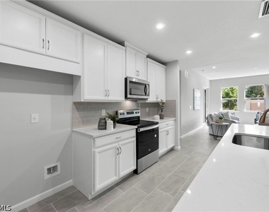 4676 Arboretum Circle - Photo Thumbnail 9