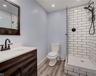 551 Golden Gate Boulevard W - Photo Thumbnail 10