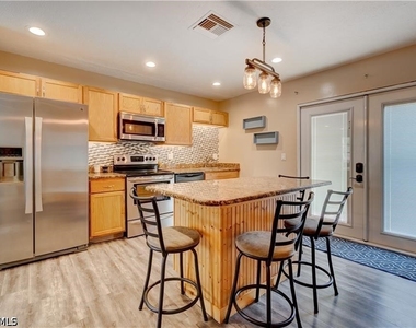 551 Golden Gate Boulevard W - Photo Thumbnail 7