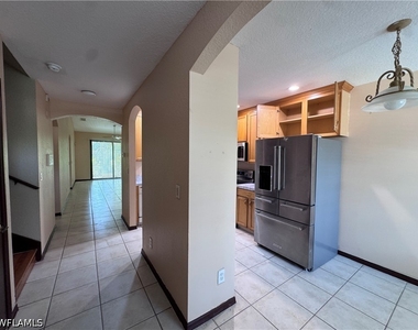 7675 Meadow Lakes Dr - Photo Thumbnail 5