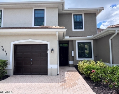 7675 Meadow Lakes Dr - Photo Thumbnail 2