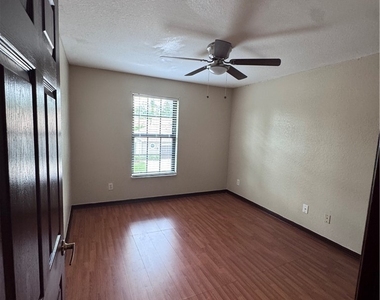 7675 Meadow Lakes Dr - Photo Thumbnail 15
