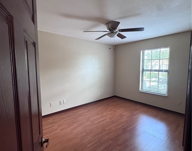 7675 Meadow Lakes Dr - Photo Thumbnail 14