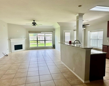 30318 Mesa Valley Drive - Photo Thumbnail 5