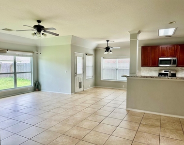 30318 Mesa Valley Drive - Photo Thumbnail 7