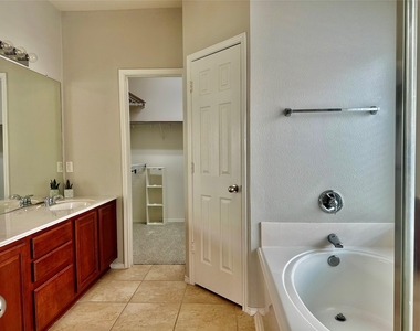 30318 Mesa Valley Drive - Photo Thumbnail 11