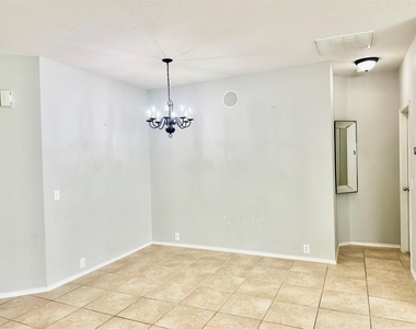 30318 Mesa Valley Drive - Photo Thumbnail 15