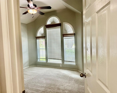 30318 Mesa Valley Drive - Photo Thumbnail 3