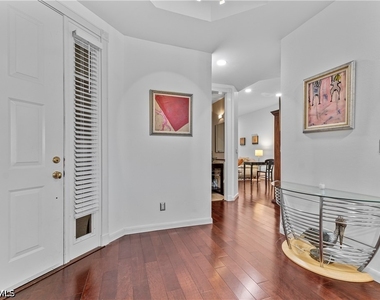 1845 Les Chateaux Boulevard - Photo Thumbnail 2