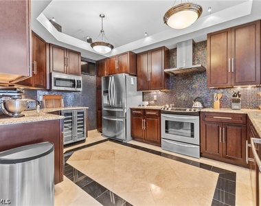 1845 Les Chateaux Boulevard - Photo Thumbnail 14