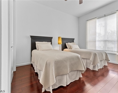 1845 Les Chateaux Boulevard - Photo Thumbnail 29