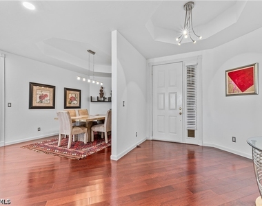 1845 Les Chateaux Boulevard - Photo Thumbnail 1