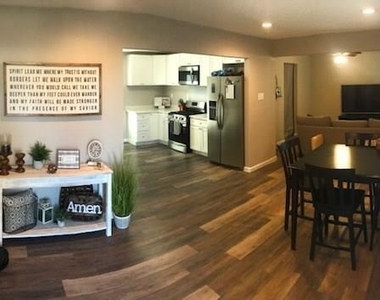 7434 W Lambuth Lane - Photo Thumbnail 3