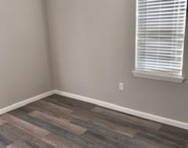 7434 W Lambuth Lane - Photo Thumbnail 23