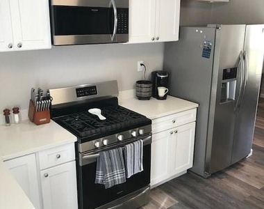 7434 W Lambuth Lane - Photo Thumbnail 8