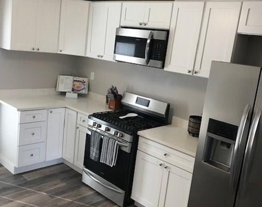 7434 W Lambuth Lane - Photo Thumbnail 9