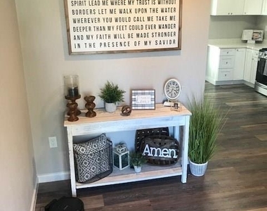 7434 W Lambuth Lane - Photo Thumbnail 4