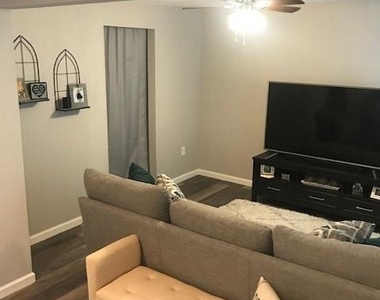 7434 W Lambuth Lane - Photo Thumbnail 12